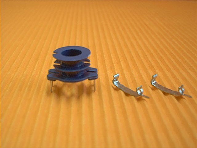 RM 6 Coil former, 5 pins, 2 sections
