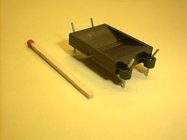 Ringkern-Montagesockel, vertikal, 4 Pins